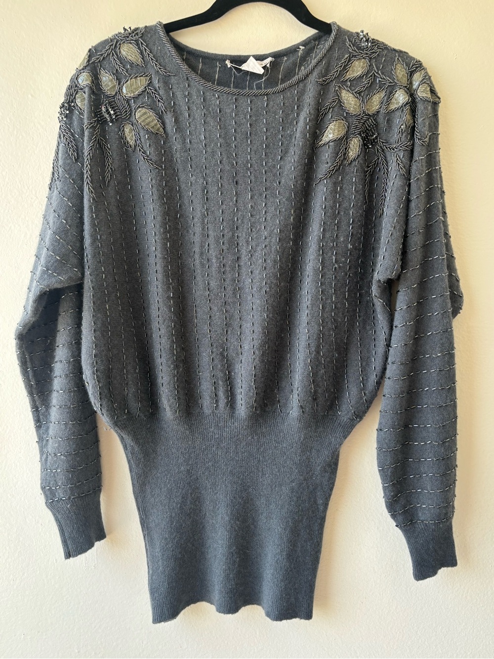 Embroidered Leaf Detail Gray Scoop-Neck Women's Sweater